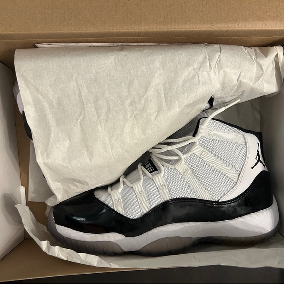 Nike Air Jordan Concord 11s youth size